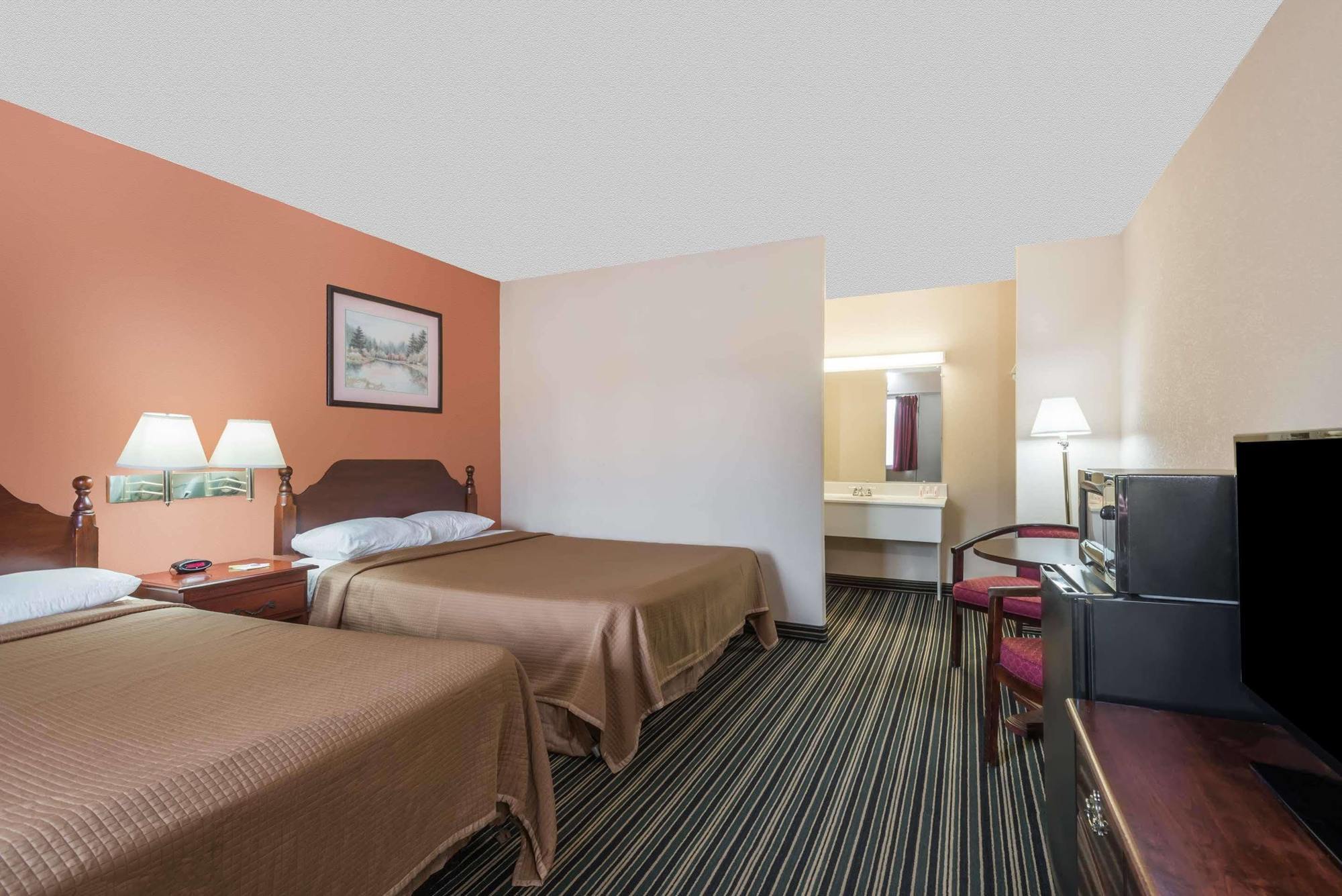 Days Inn By Wyndham Lenox Ma Eksteriør bilde