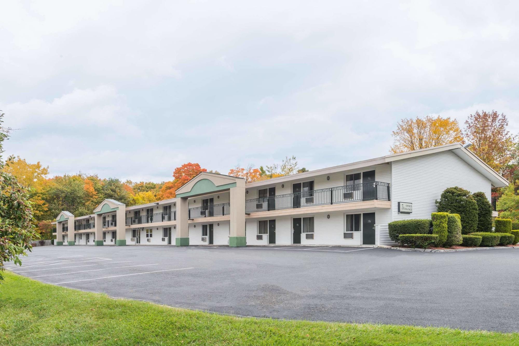 Days Inn By Wyndham Lenox Ma Eksteriør bilde